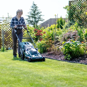 Webb 40V (2 x 20v) 43cm (17") Cordless Rotary Lawnmower (2 x 4AH Battery & Charger) - image 3